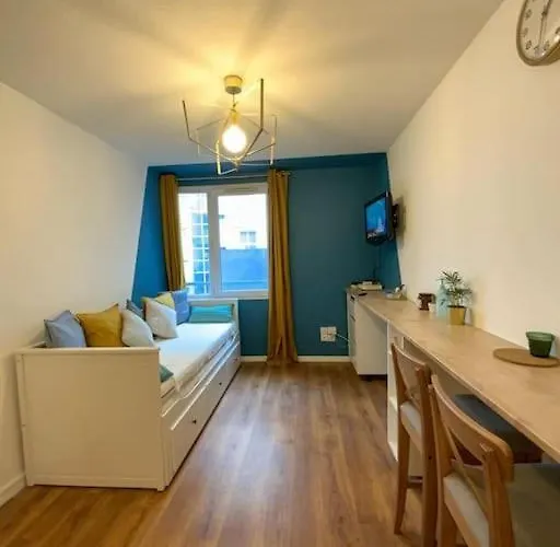 דירה Studio Confortable, Equipe - 2min Caserne De Bonne